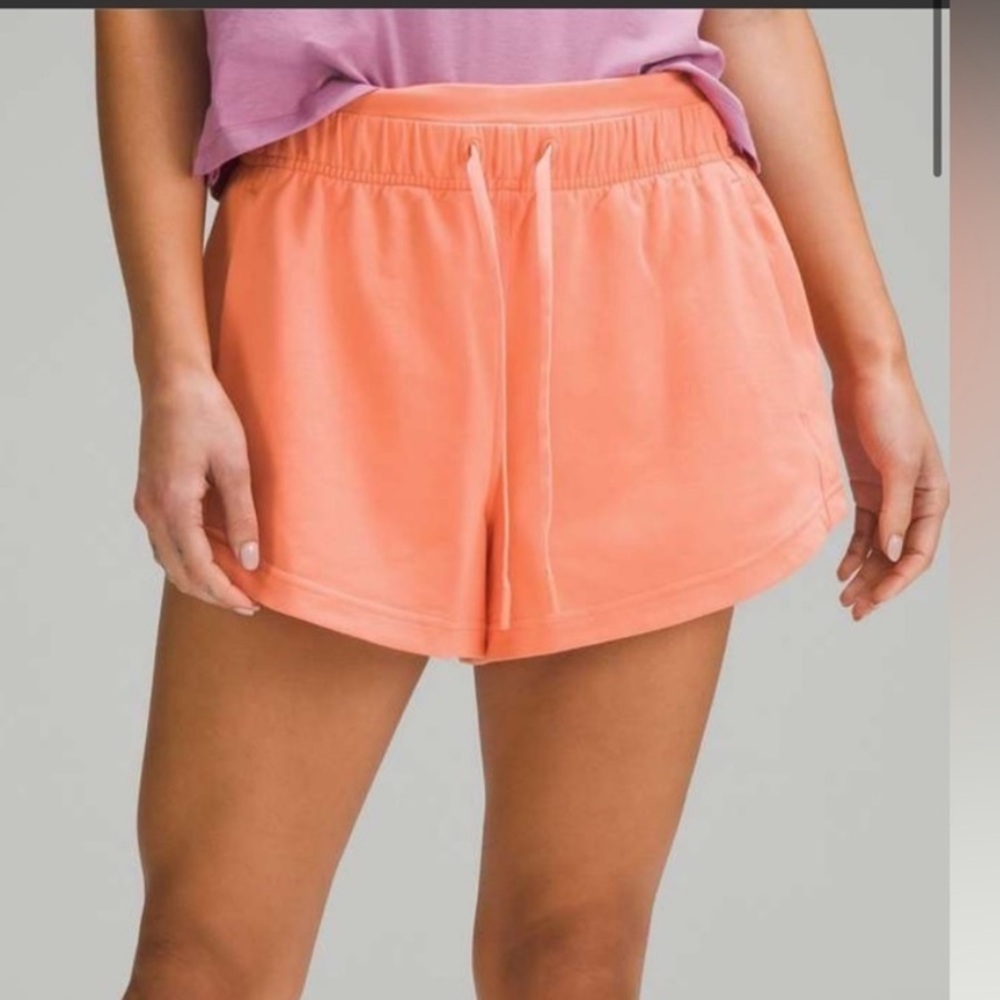 Lululemon inner glow shorts